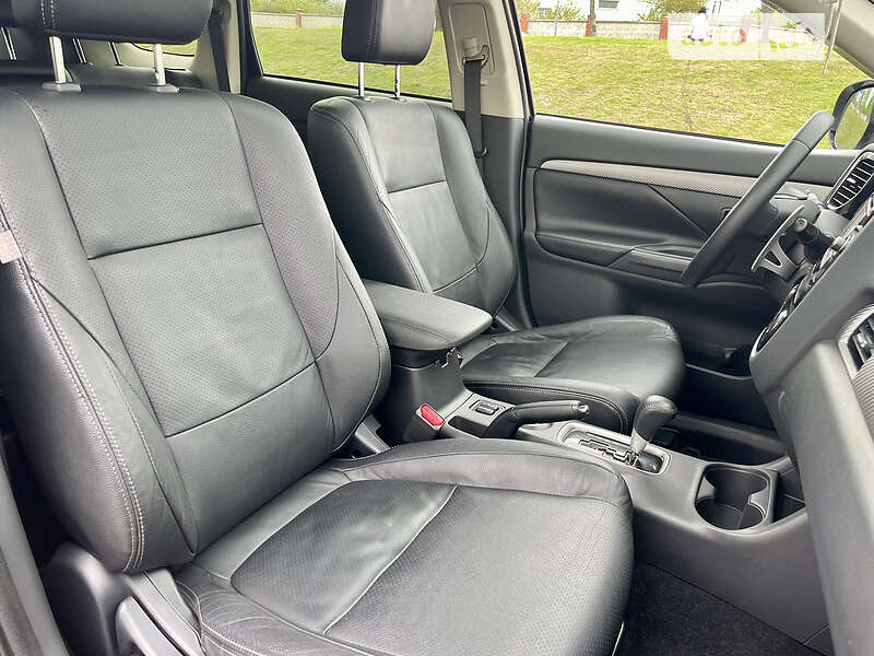 Внедорожник / Кроссовер Mitsubishi Outlander 2012 в Киеве