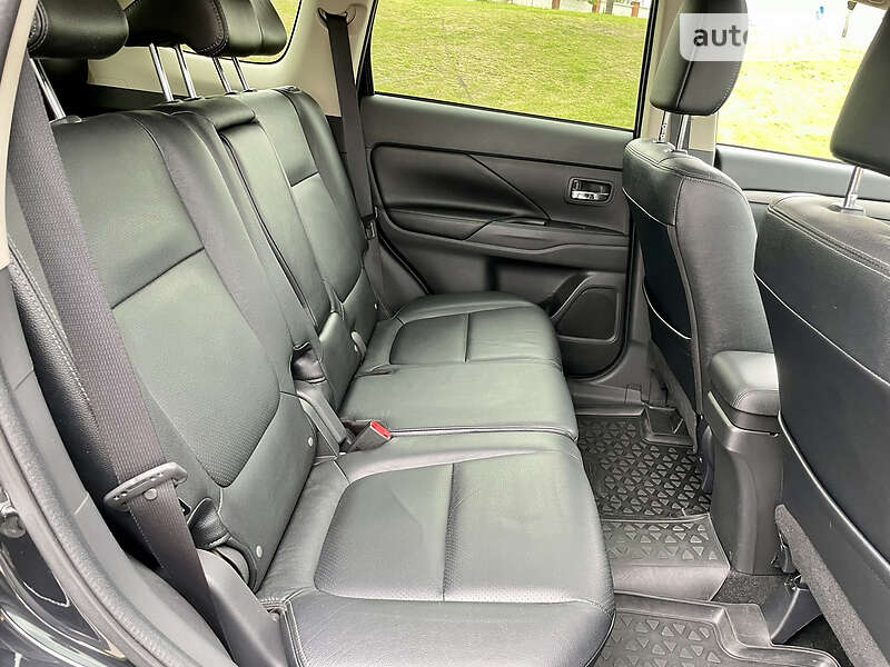 Внедорожник / Кроссовер Mitsubishi Outlander 2012 в Киеве