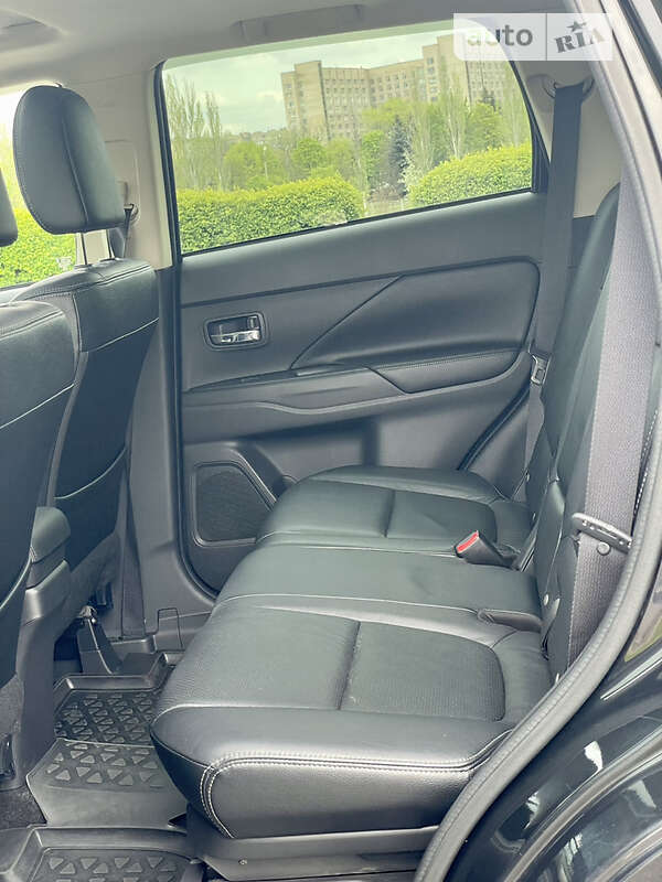 Внедорожник / Кроссовер Mitsubishi Outlander 2012 в Киеве