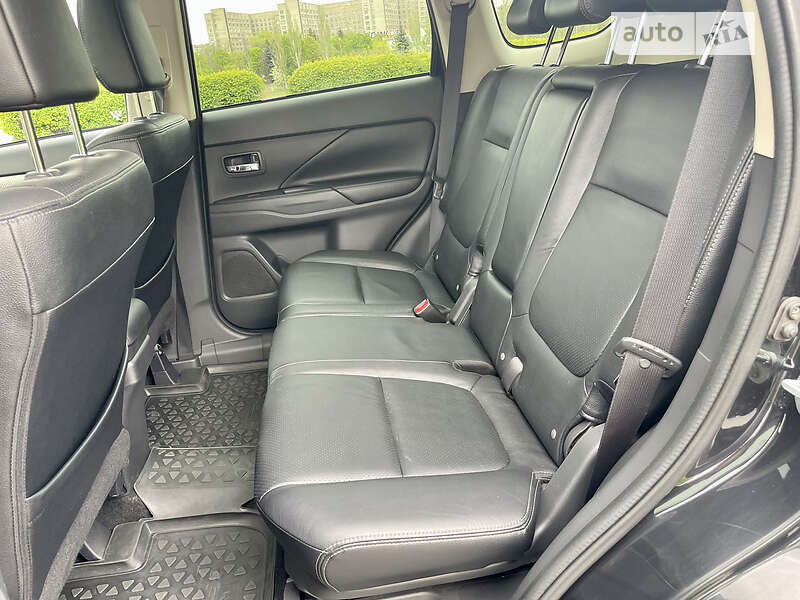 Внедорожник / Кроссовер Mitsubishi Outlander 2012 в Киеве