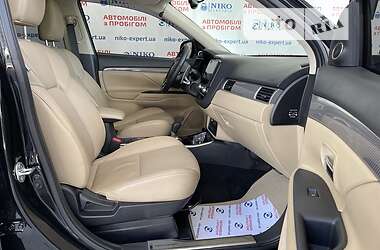 Внедорожник / Кроссовер Mitsubishi Outlander 2021 в 