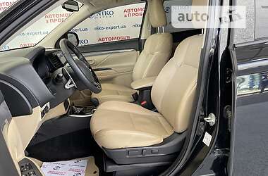 Внедорожник / Кроссовер Mitsubishi Outlander 2021 в 
