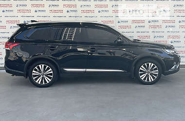 Внедорожник / Кроссовер Mitsubishi Outlander 2021 в 