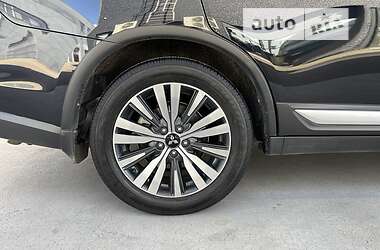 Внедорожник / Кроссовер Mitsubishi Outlander 2021 в 