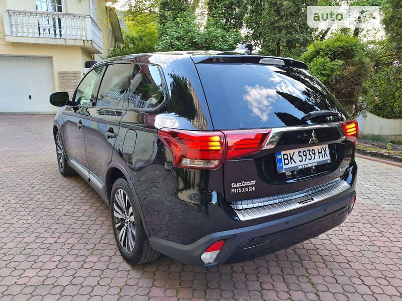 Внедорожник / Кроссовер Mitsubishi Outlander 2019 в Ровно