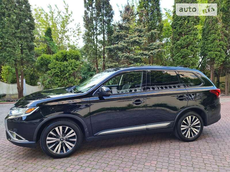 Внедорожник / Кроссовер Mitsubishi Outlander 2019 в Ровно