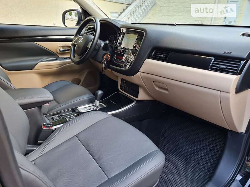 Внедорожник / Кроссовер Mitsubishi Outlander 2019 в Ровно