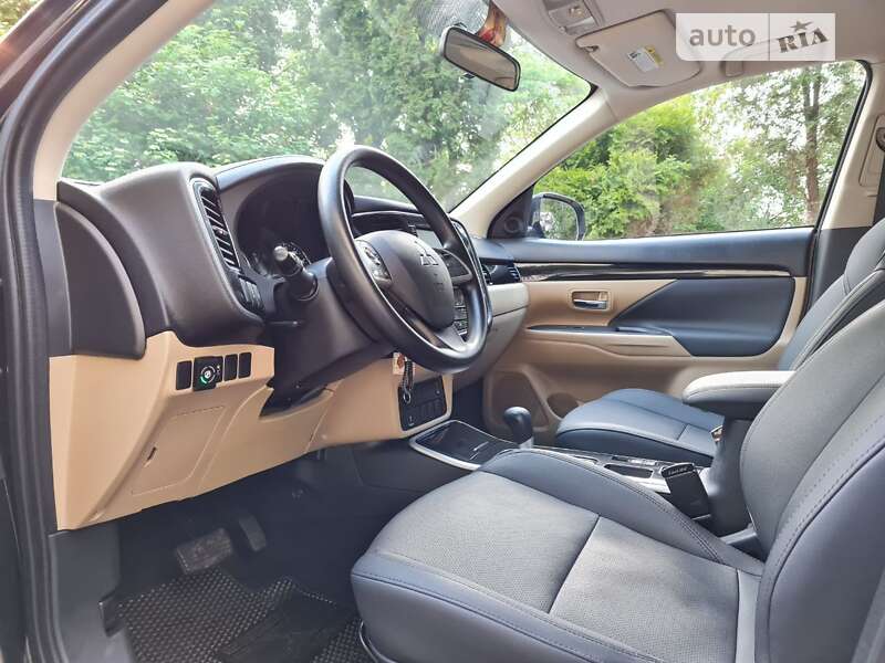 Внедорожник / Кроссовер Mitsubishi Outlander 2019 в Ровно