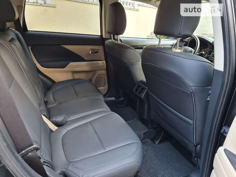 Внедорожник / Кроссовер Mitsubishi Outlander 2019 в Ровно