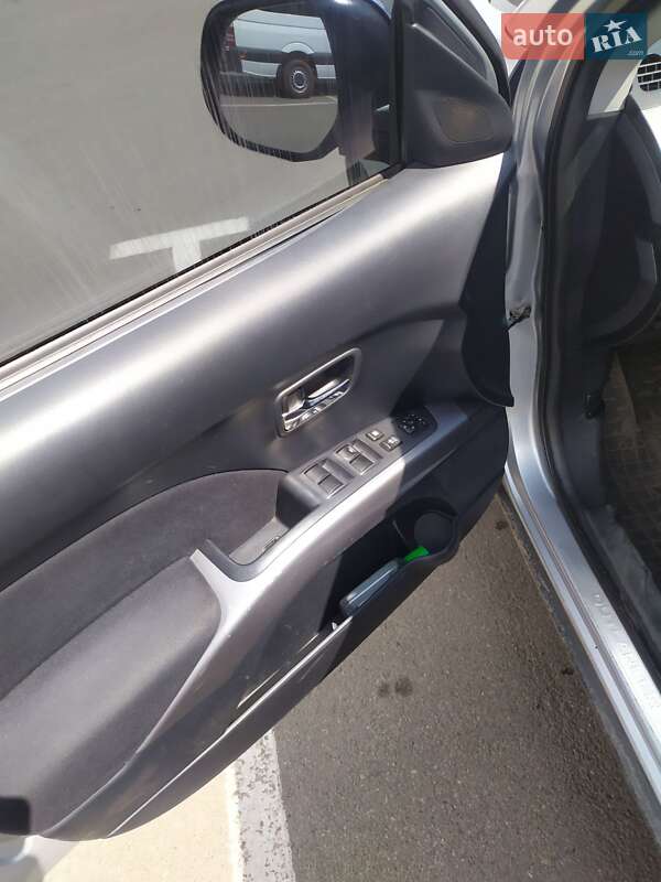 Позашляховик / Кросовер Mitsubishi Outlander 2007 в Кривому Розі