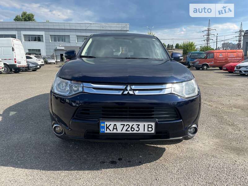 Внедорожник / Кроссовер Mitsubishi Outlander 2014 в Киеве