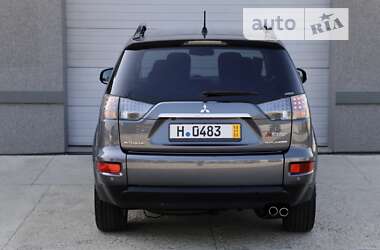 Внедорожник / Кроссовер Mitsubishi Outlander 2012 в 