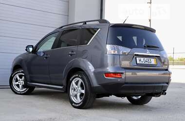 Внедорожник / Кроссовер Mitsubishi Outlander 2012 в 