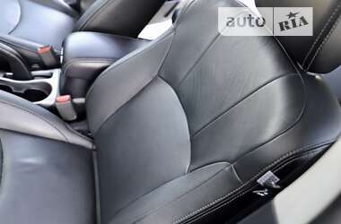 Внедорожник / Кроссовер Mitsubishi Outlander 2012 в 