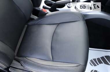 Внедорожник / Кроссовер Mitsubishi Outlander 2012 в 