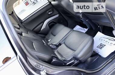 Внедорожник / Кроссовер Mitsubishi Outlander 2012 в 