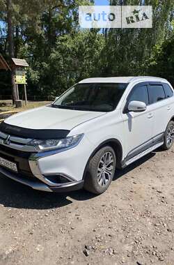 Позашляховик / Кросовер Mitsubishi Outlander 2016 в Мені