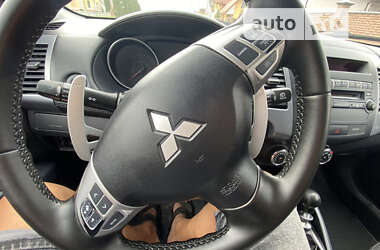 Внедорожник / Кроссовер Mitsubishi Outlander 2012 в Луцке