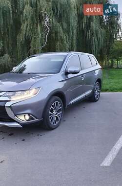 Позашляховик / Кросовер Mitsubishi Outlander 2017 в Івано-Франківську