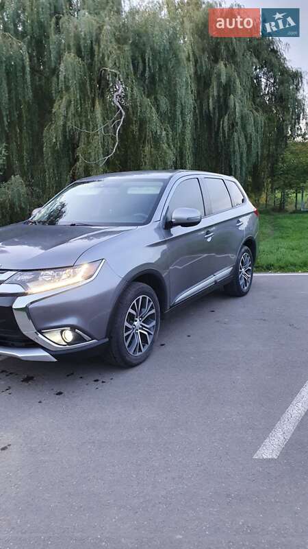 Внедорожник / Кроссовер Mitsubishi Outlander 2017 в Ивано-Франковске