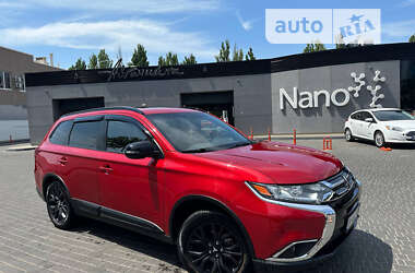 Внедорожник / Кроссовер Mitsubishi Outlander 2017 в Одессе
