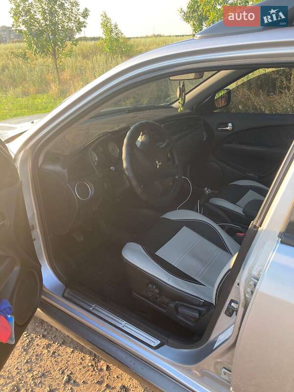 Внедорожник / Кроссовер Mitsubishi Outlander 2003 в Харькове
