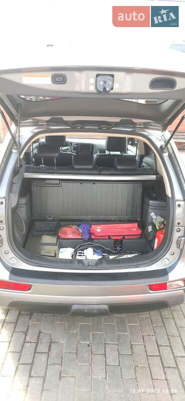 Позашляховик / Кросовер Mitsubishi Outlander 2013 в Рівному