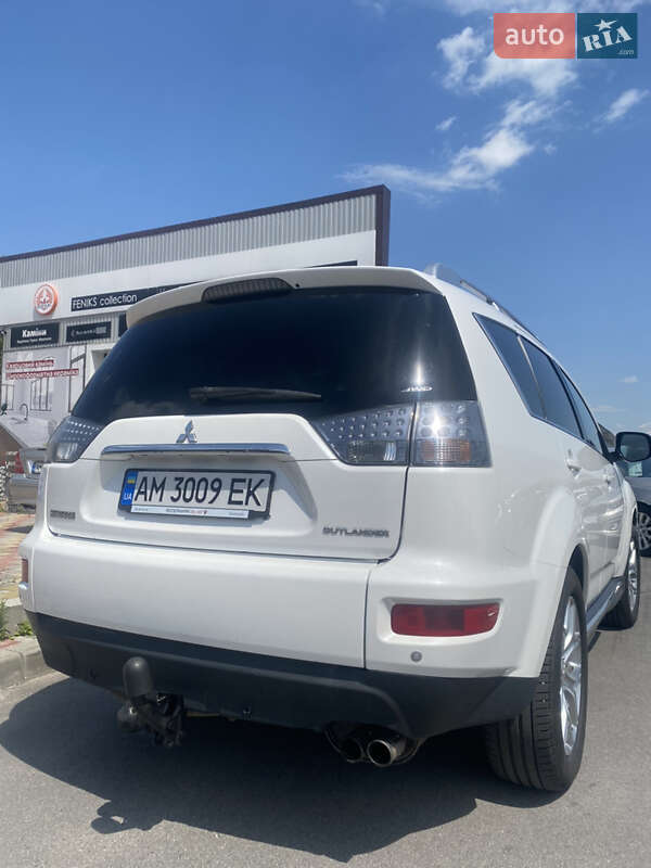 Позашляховик / Кросовер Mitsubishi Outlander 2010 в Житомирі