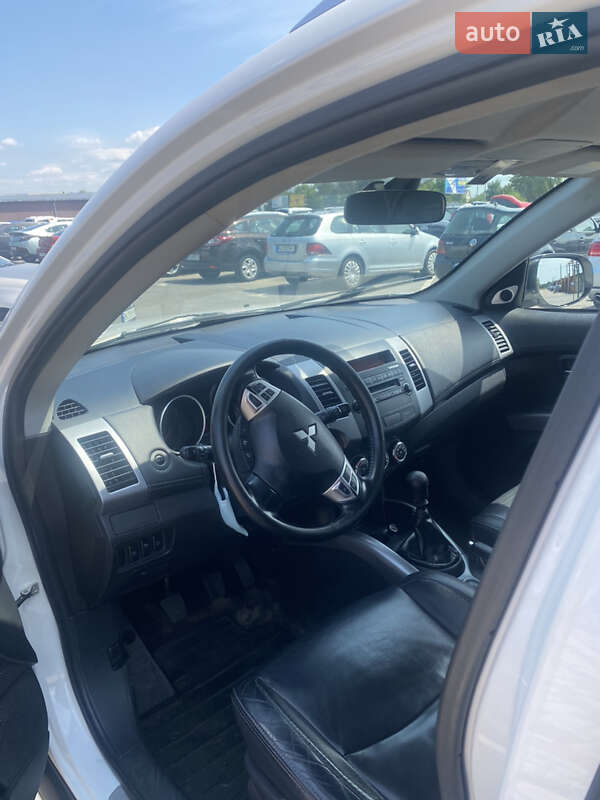 Позашляховик / Кросовер Mitsubishi Outlander 2010 в Житомирі