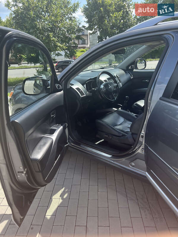 Внедорожник / Кроссовер Mitsubishi Outlander 2007 в Ровно фото 10 Внедорожник / Кроссовер Mitsubishi Outlander 2007 в Ровно