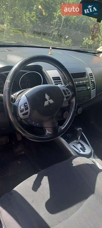 Внедорожник / Кроссовер Mitsubishi Outlander 2009 в Барановке