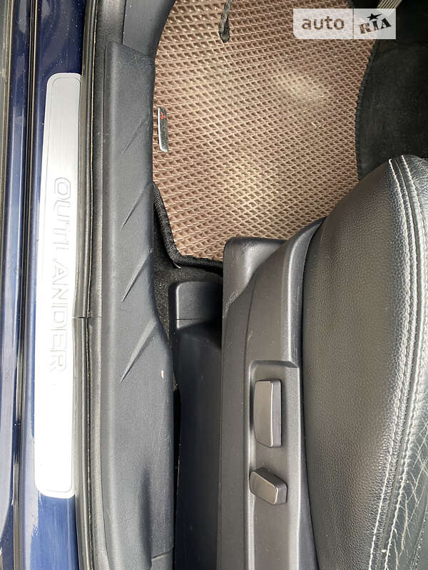 Внедорожник / Кроссовер Mitsubishi Outlander 2011 в Львове
