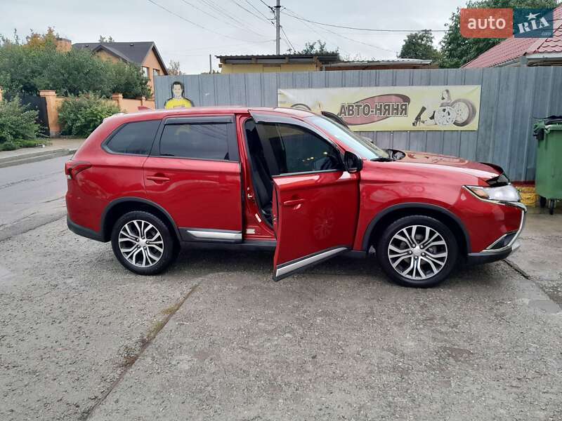 Позашляховик / Кросовер Mitsubishi Outlander 2018 в Кропивницькому