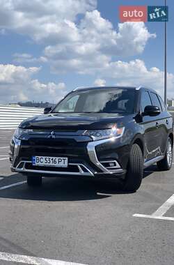 Внедорожник / Кроссовер Mitsubishi Outlander 2019 в Львове