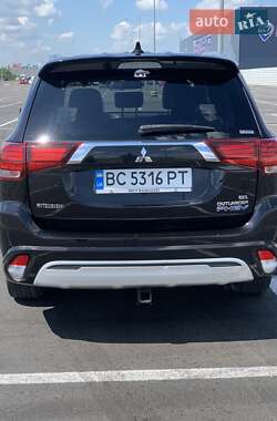 Внедорожник / Кроссовер Mitsubishi Outlander 2019 в 