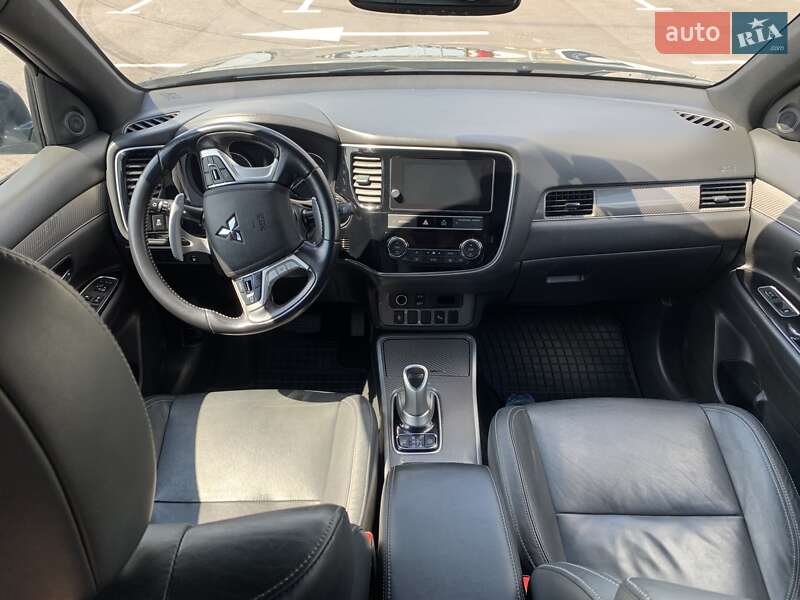 Позашляховик / Кросовер Mitsubishi Outlander 2019 в Львові