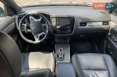 Внедорожник / Кроссовер Mitsubishi Outlander 2019 в 