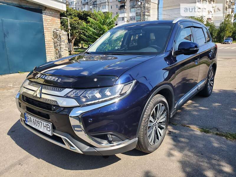 Внедорожник / Кроссовер Mitsubishi Outlander 2018 в Кропивницком