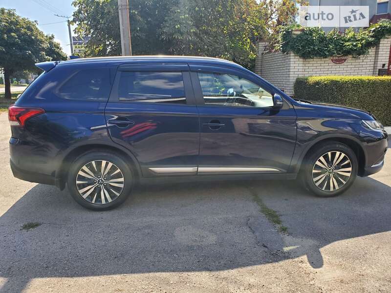Внедорожник / Кроссовер Mitsubishi Outlander 2018 в Кропивницком