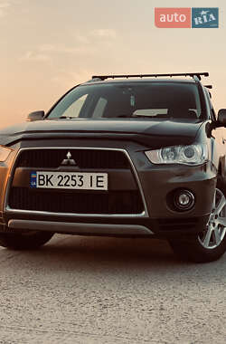 Внедорожник / Кроссовер Mitsubishi Outlander 2009 в Рафаловке