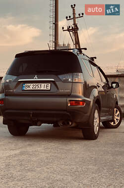 Внедорожник / Кроссовер Mitsubishi Outlander 2009 в Рафаловке