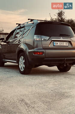 Внедорожник / Кроссовер Mitsubishi Outlander 2009 в Рафаловке