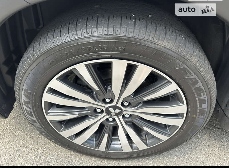 Внедорожник / Кроссовер Mitsubishi Outlander 2019 в Ужгороде