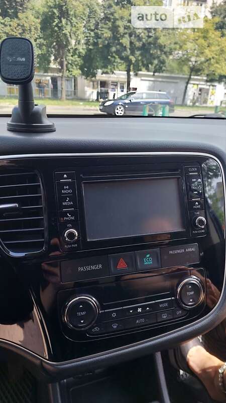 Внедорожник / Кроссовер Mitsubishi Outlander 2015 в Львове