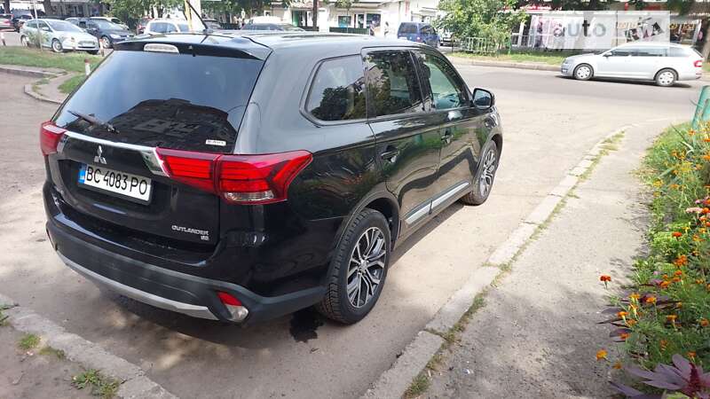 Внедорожник / Кроссовер Mitsubishi Outlander 2015 в Львове