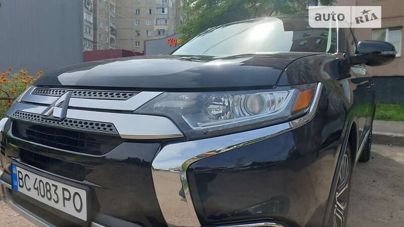 Внедорожник / Кроссовер Mitsubishi Outlander 2015 в Львове