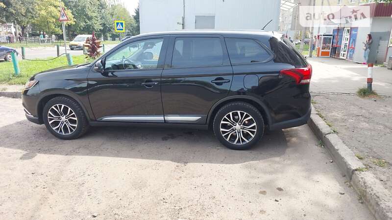Внедорожник / Кроссовер Mitsubishi Outlander 2015 в Львове