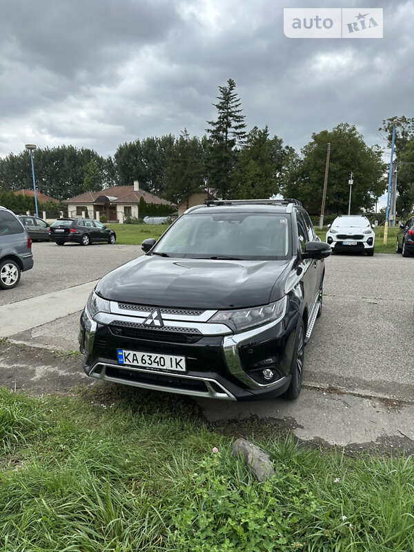 Внедорожник / Кроссовер Mitsubishi Outlander 2019 в Ужгороде