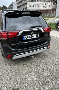 Внедорожник / Кроссовер Mitsubishi Outlander 2019 в 