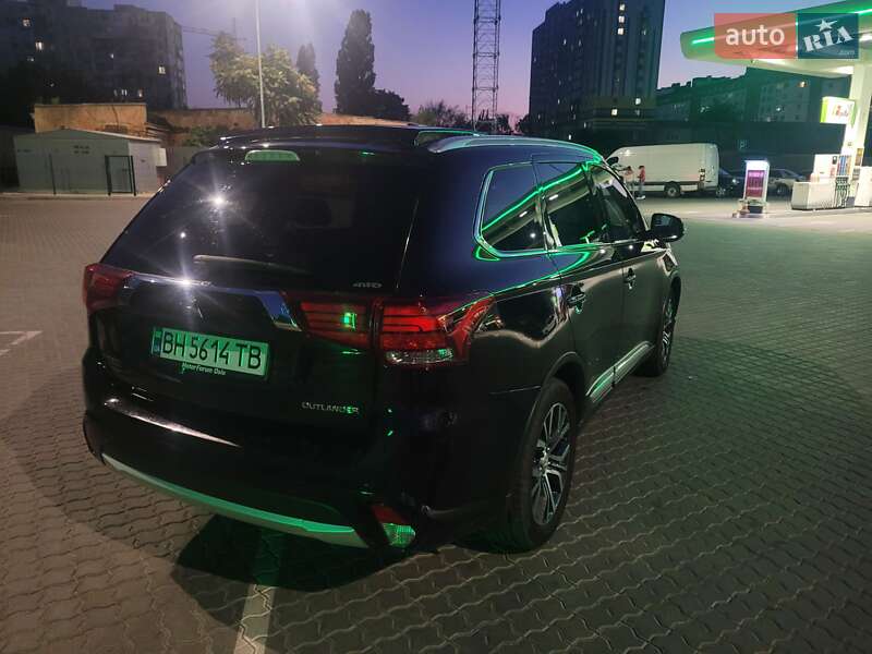 Позашляховик / Кросовер Mitsubishi Outlander 2016 в Одесі фото 4 Позашляховик / Кросовер Mitsubishi Outlander 2016 в Одесі